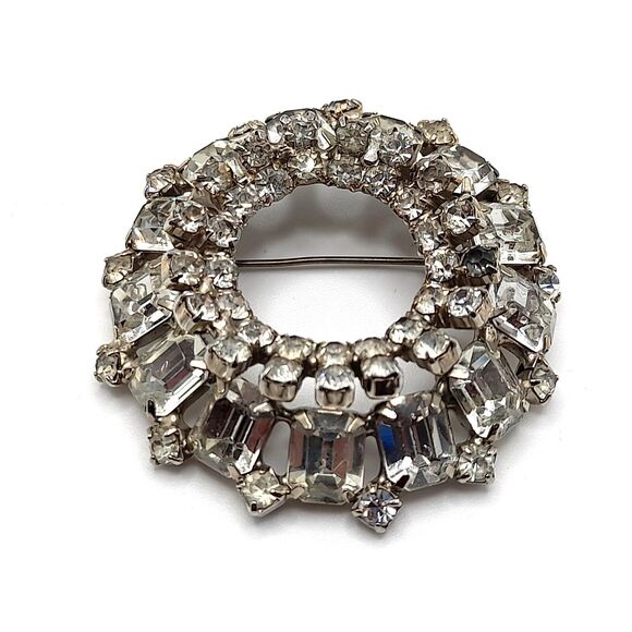 Vintage Clear Rhinestone Wreath Brooch Pin, Wedding Brooch, 2 1/4", 1950s - Picture 4 of 10